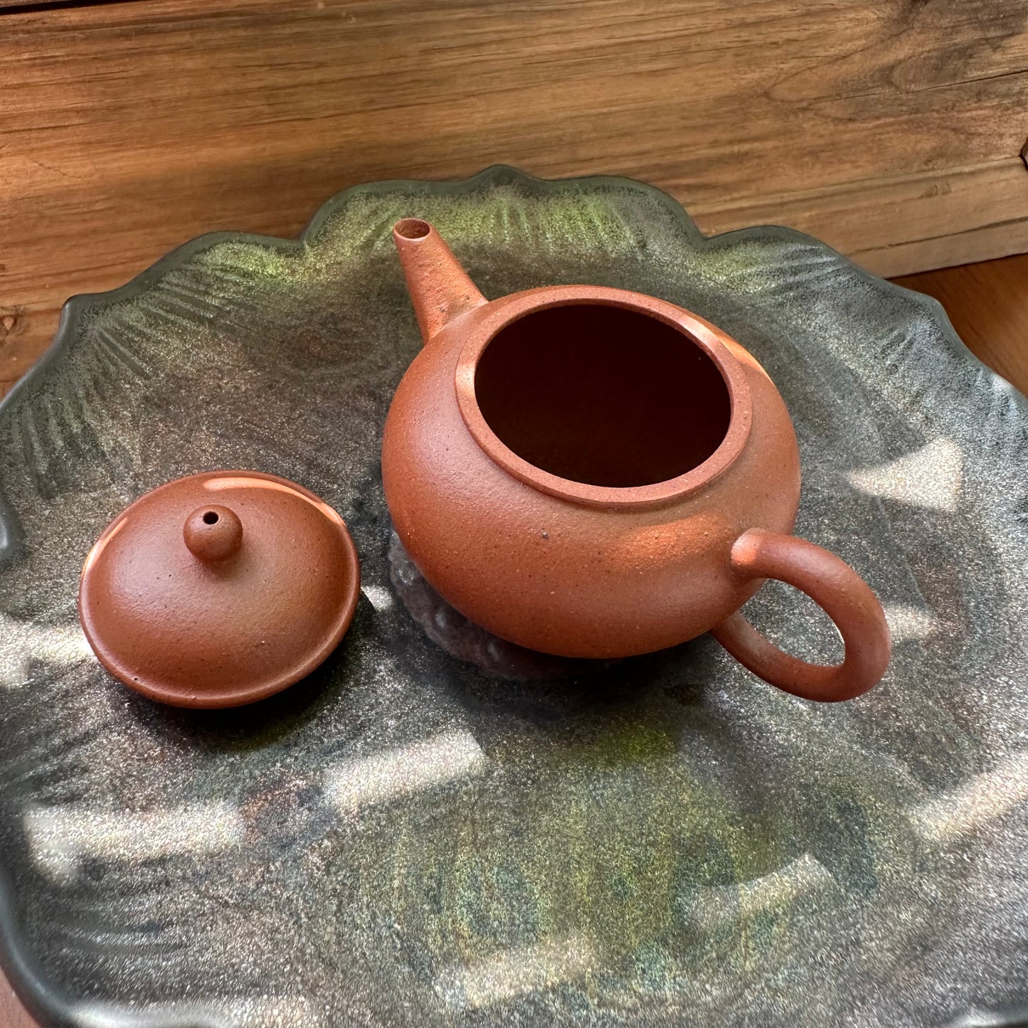 Half Handcrafted, Thin-walled (薄胎) Horizontal Teapot (水平壶)