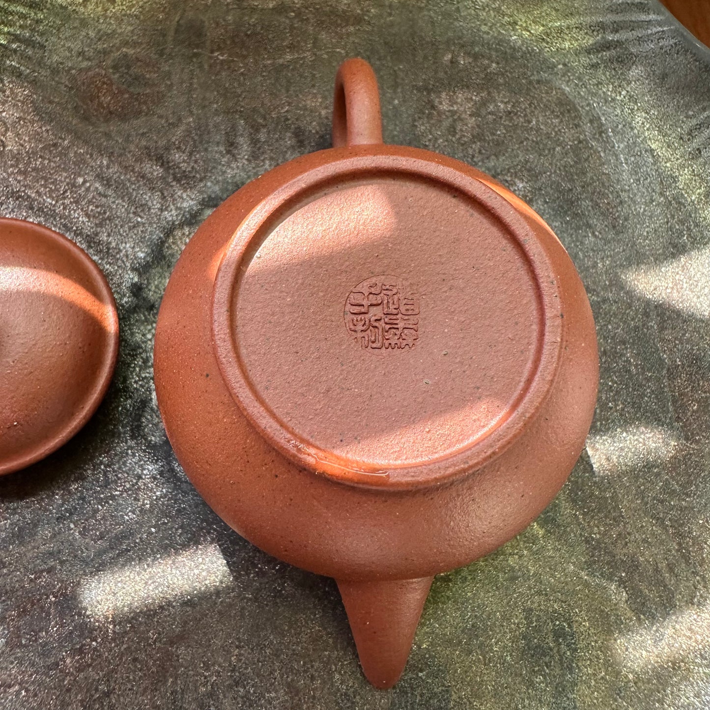 Half Handcrafted, Thin-walled (薄胎) Horizontal Teapot (水平壶)