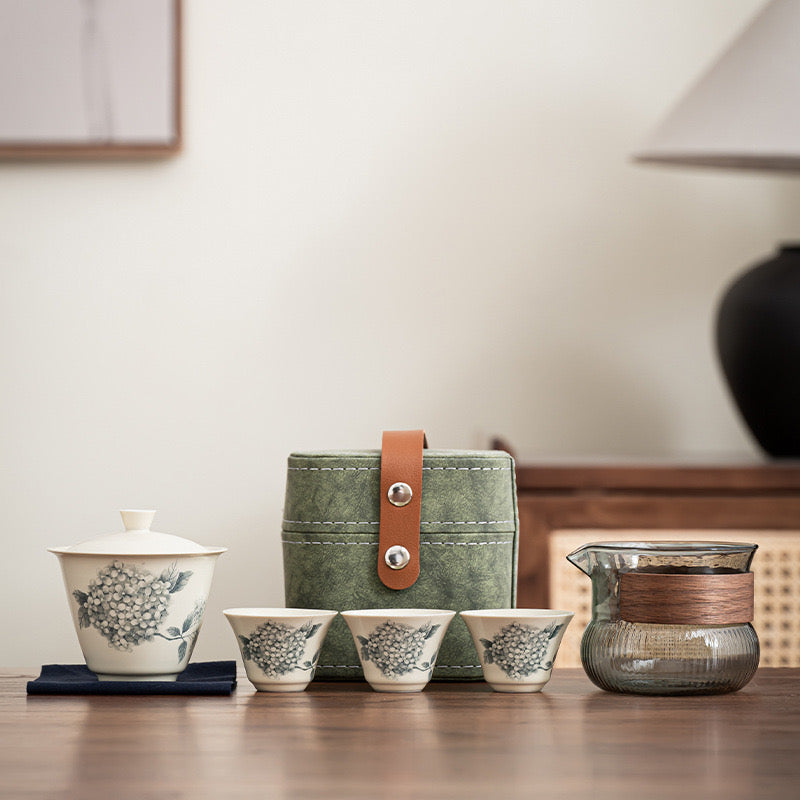 Three-cup traveling tea kettle set三杯旅行茶壶套装
