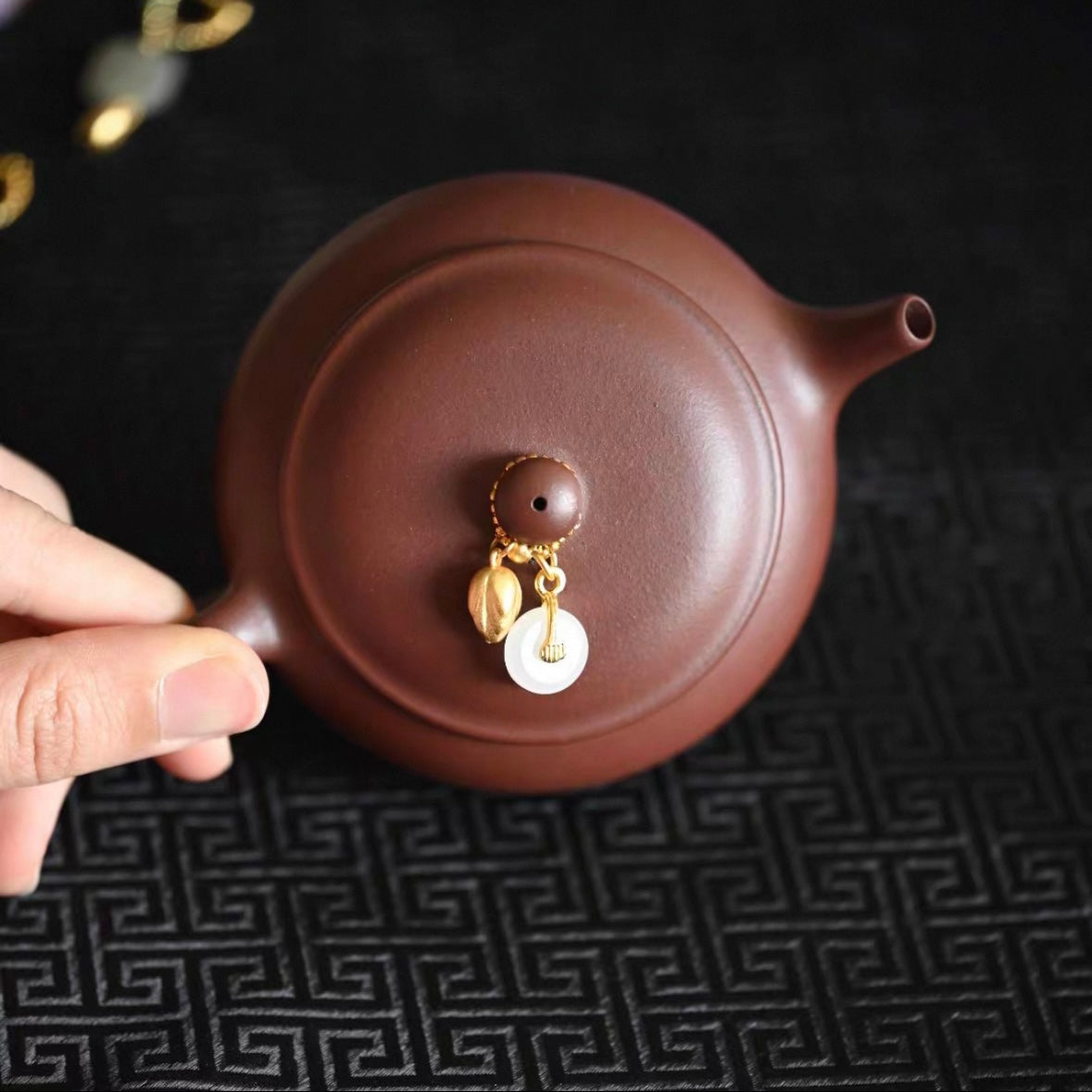 Natural Stone Lid Pull – "Xiao Tiliu"