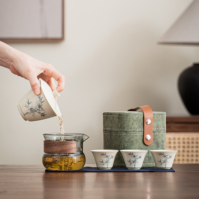 Three-cup traveling tea kettle set三杯旅行茶壶套装