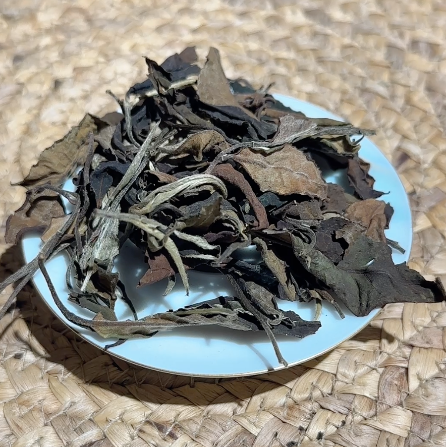 Lonely 400 year old wild tea tree, It can be made cold or hot - White tea 100g