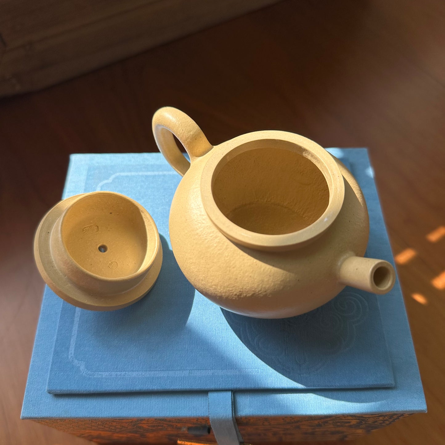 Fully Handcrafted-Dragon-head Flat Belly Teapot (龙首扁腹壶)