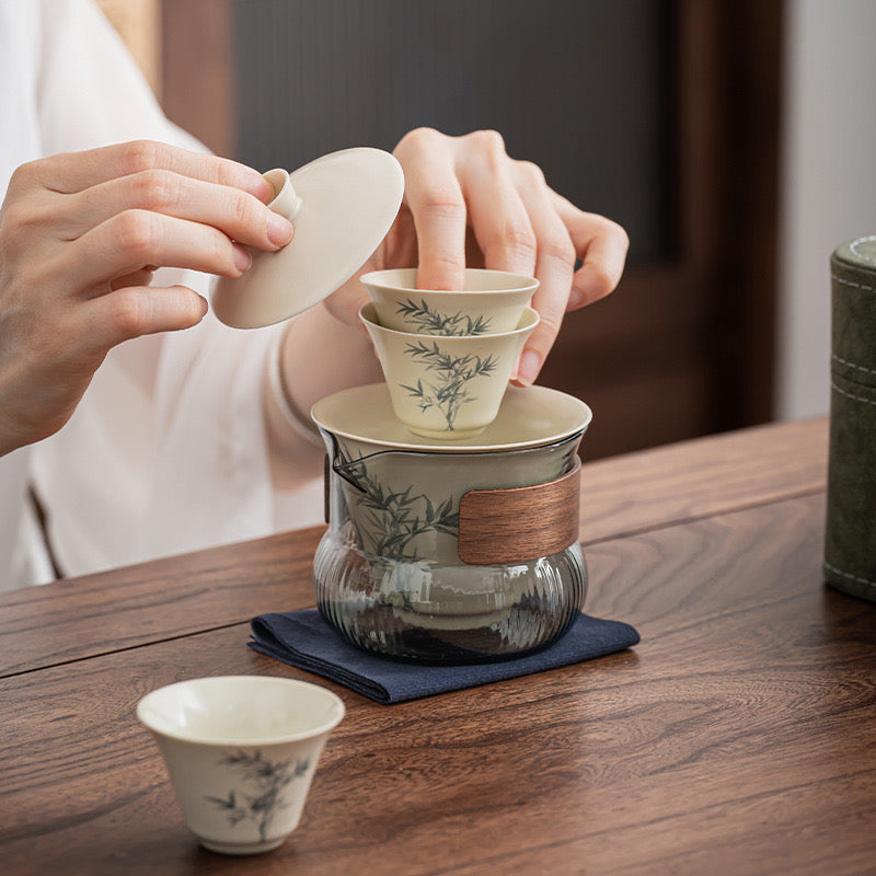 Three-cup traveling tea kettle set三杯旅行茶壶套装（竹）